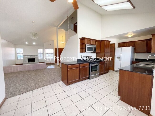 Building Photo - TWO STORY 4 BEDROOM WITH POOL NEAR SPRING ...