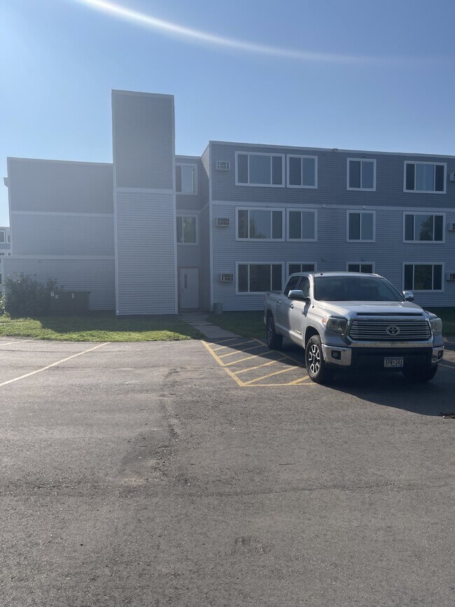 Building Photo - Beautiful Newly Remodeled 2 Bedroom 1 Bath...