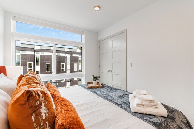 Building Photo - 4806 Dayton Ave N