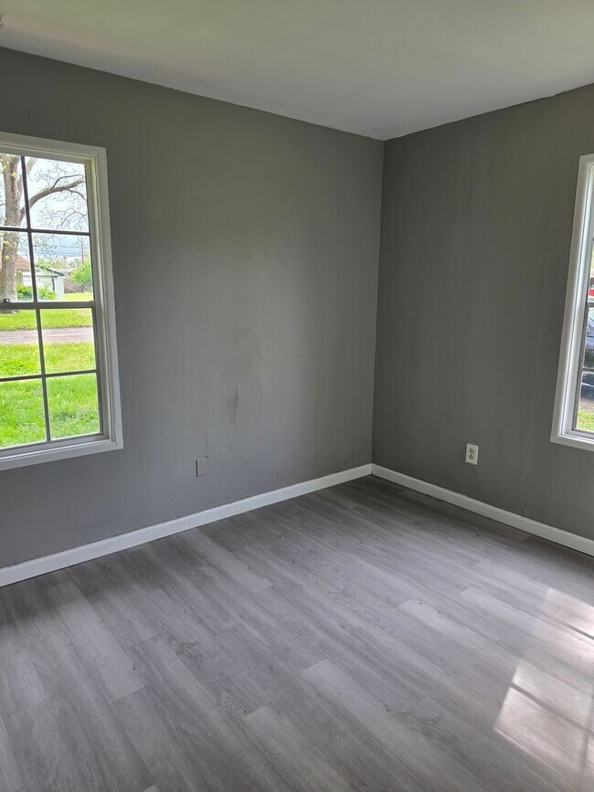Building Photo - 3BD/1BA AVAILABLE NOW!