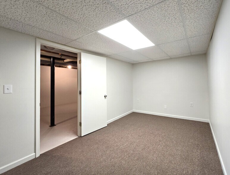 Building Photo - 3125 Sharon Cir