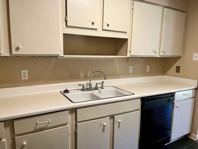 Building Photo - Stay Cool By the Pool