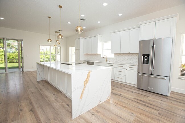 Building Photo - 10881 La Salinas Cir