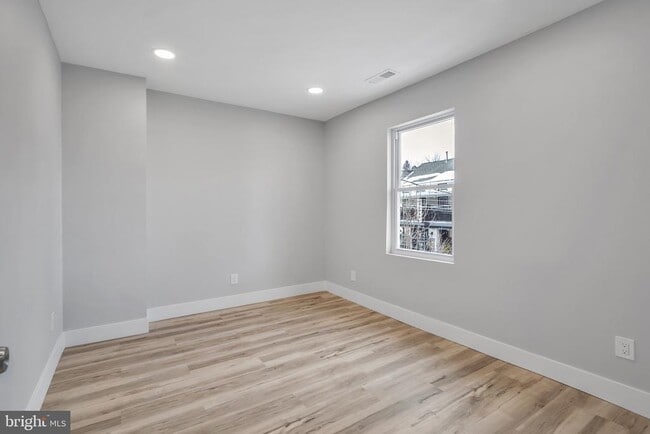 Building Photo - 123 Ford St