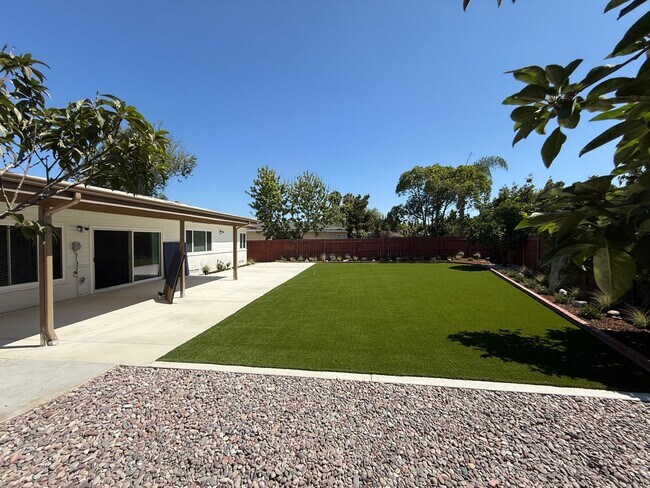 Building Photo - 5127 E Falls View Dr