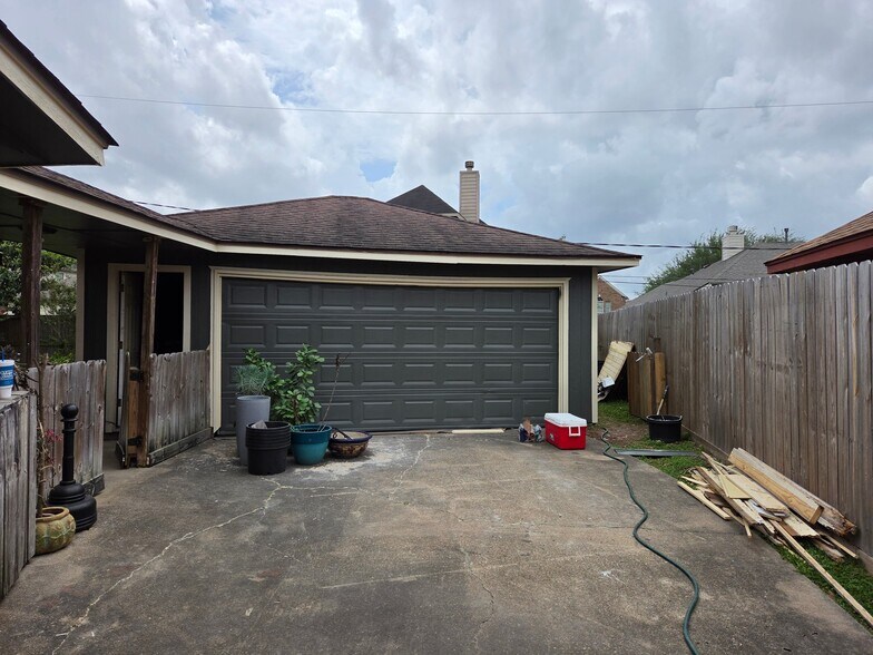 Building Photo - 10336 Rocky Hollow Rd