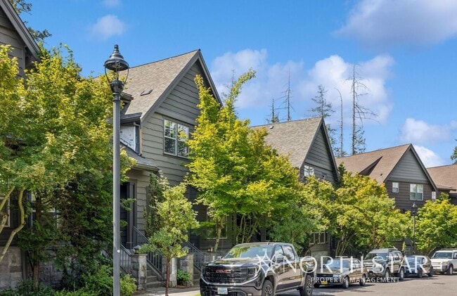 Building Photo - Stunning Renaissance at Peterkort Woods To...