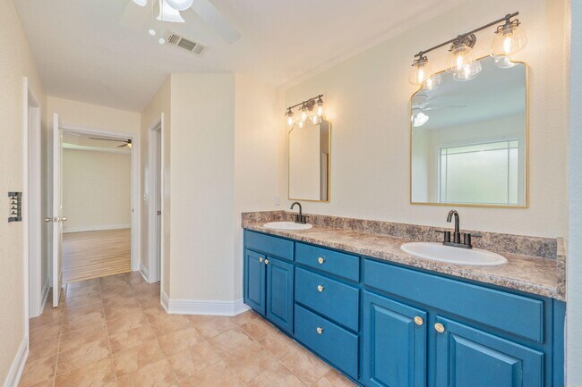 Building Photo - 618 Territory Ln