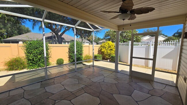 Building Photo - 2 bedroom 2 bath located in Ashleigh Villas