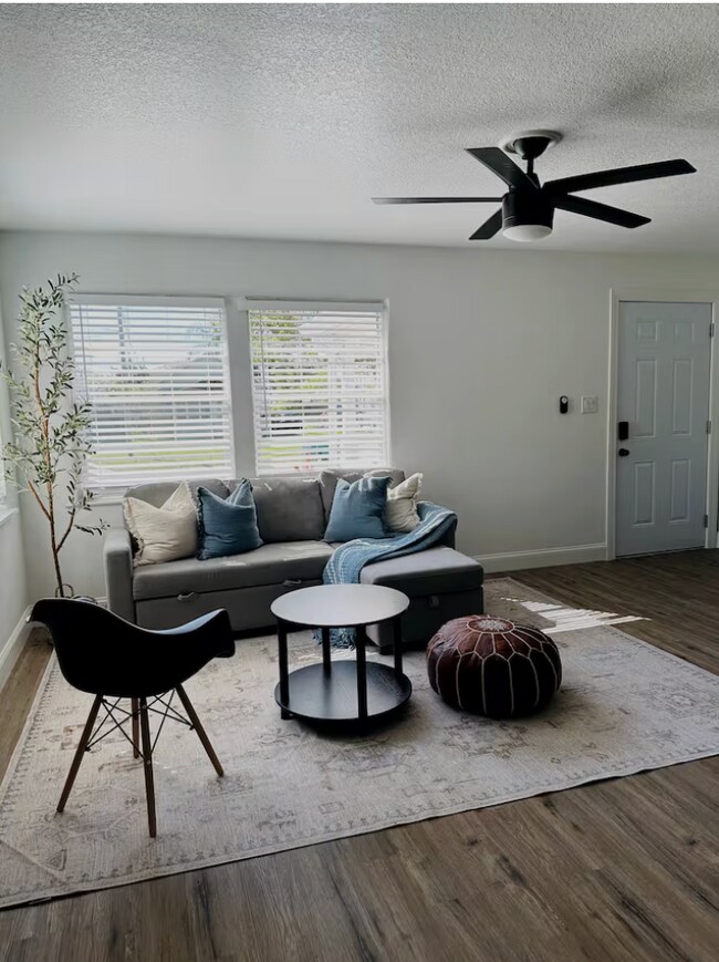 Building Photo - 401 E Jersey St