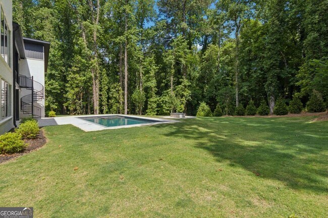 Building Photo - 1000 Clementstone Dr NE