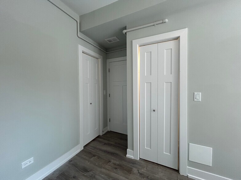 Building Photo - 1000 Crain St