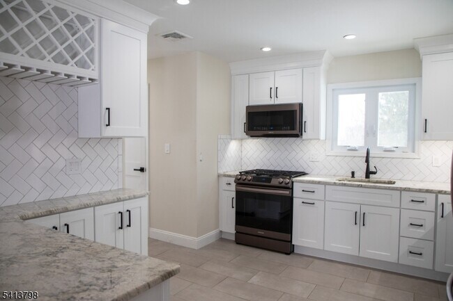 Building Photo - 711 Brooklyn Ave