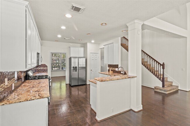 Building Photo - 20510 Pioneer Bend Ct
