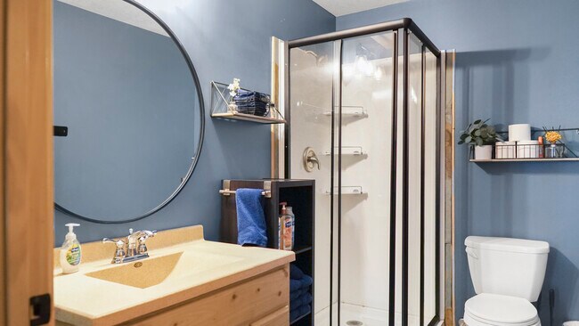 Building Photo - 15955 Bayview Dr NE