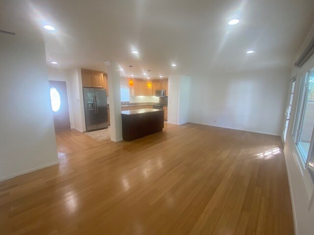 Building Photo - 5745 Simpson Ave