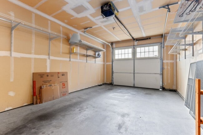 Building Photo - 2bd/1.75Ba Seattle Townhouse
