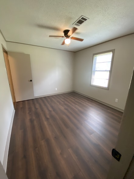 Building Photo - 104 Duncan Cir