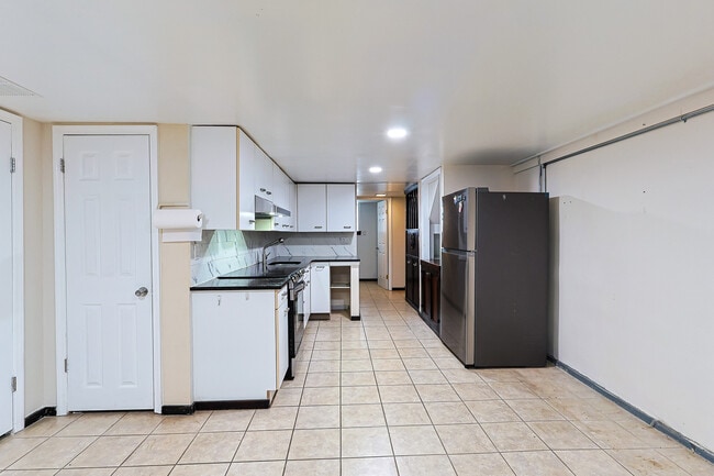 Building Photo - 2421 Vista St