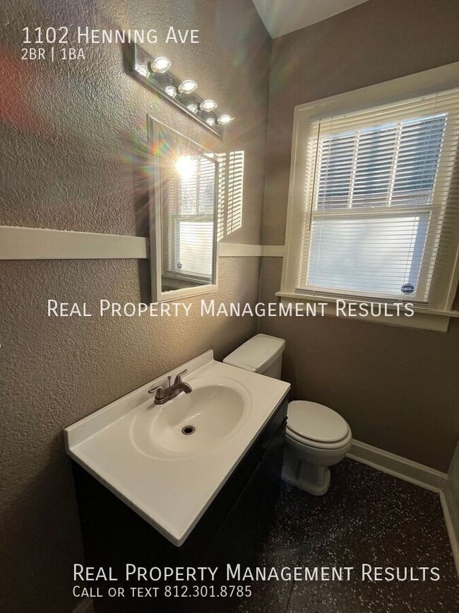 Building Photo - 1102 Henning Ave