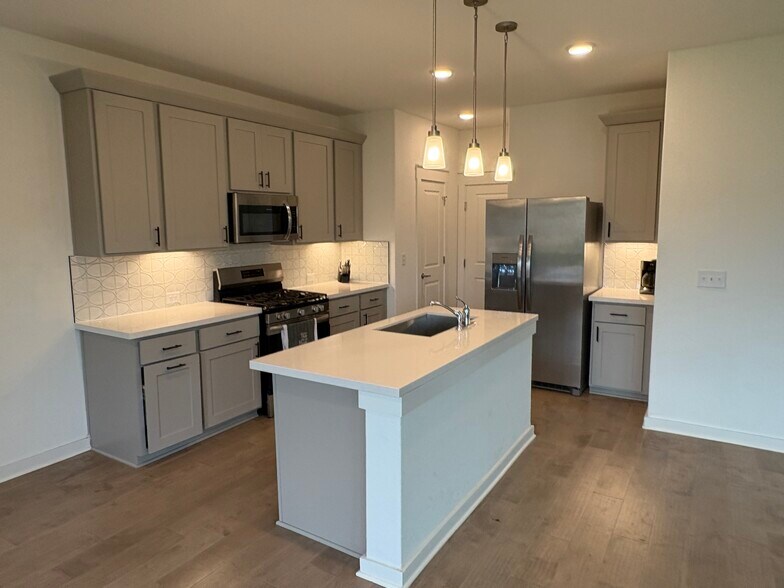 Building Photo - 7408 Sparkling Light Dr