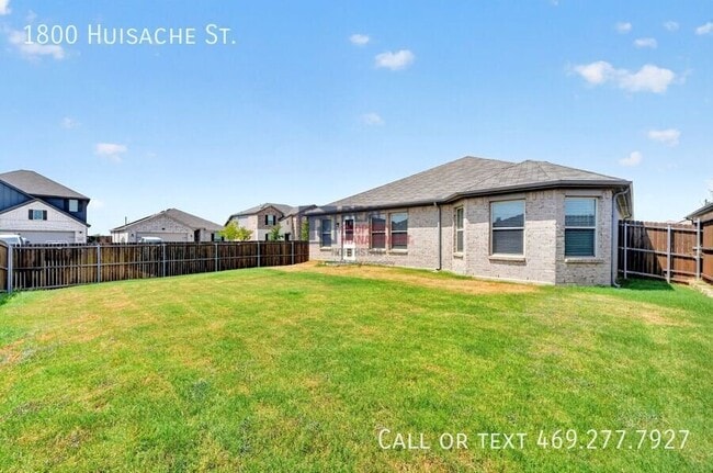 Building Photo - 1800 Huisache St