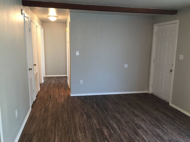 Building Photo - Adorable cottage is right in the heart of OKC!