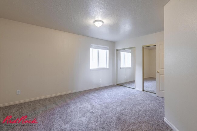 Building Photo - Enjoy Scenic Ivins Living – 3-Bed, 2-Bath ...