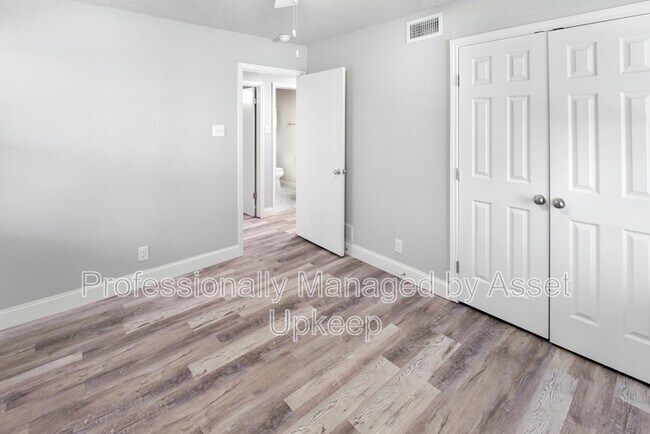 Building Photo - 1223 Dumont Dr