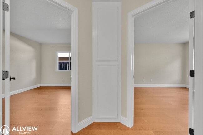 Building Photo - Gated Cimarron 3 Bed/ 2 Bath Home with Garage & Community Amenities