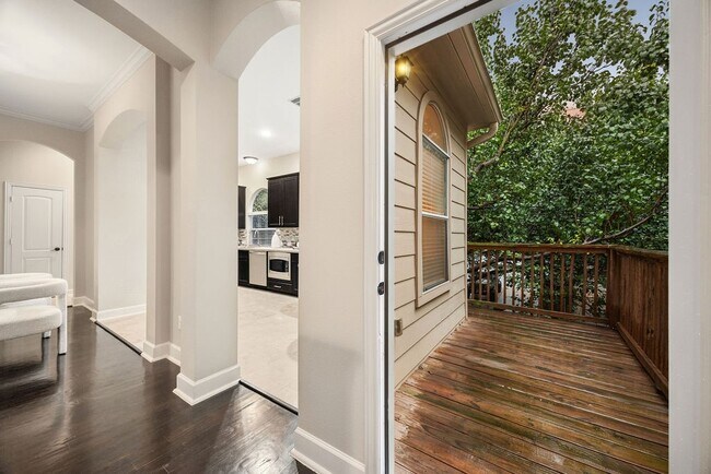 Building Photo - 5407 Lillian St