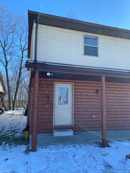 Building Photo - 1073 Lakeshore