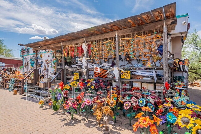 Building Photo - 6050 E Hidden Valley Dr