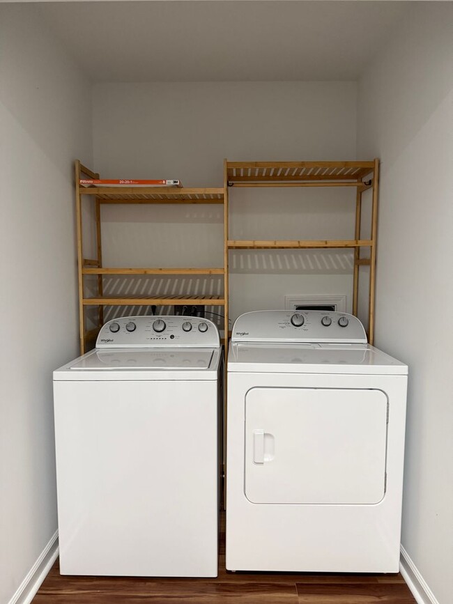 Building Photo - 215 Charleston Dr