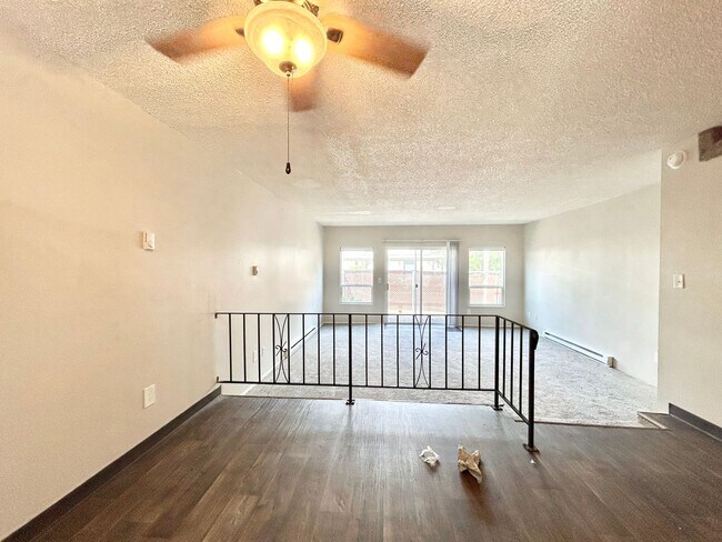 Building Photo - Charming 2 Bed, 1 Bath Canby Townhouse-Style Duplex!