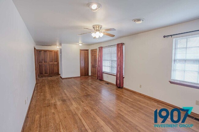 Building Photo - 1101 SW 72nd St