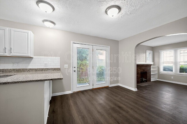 Building Photo - 126 Erie St