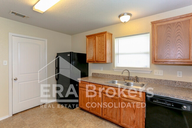 Building Photo - 3509 Lorena Dr