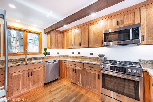 Building Photo - 2712 Ridge Ave