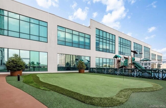 Building Photo - 10 City Pl