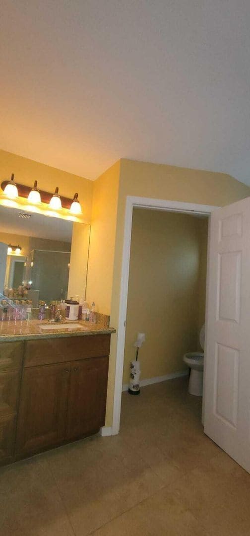 Building Photo - 211 NE 13th Ave