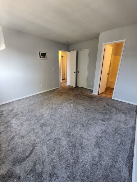 Building Photo - 716 Ballantyne St