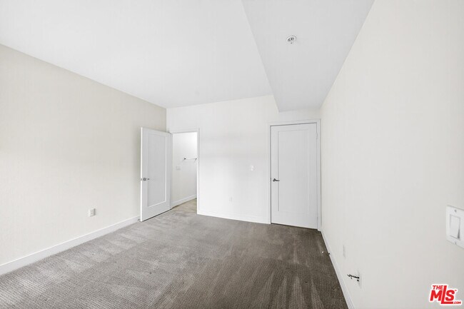 Building Photo - 436 Virgil Ave