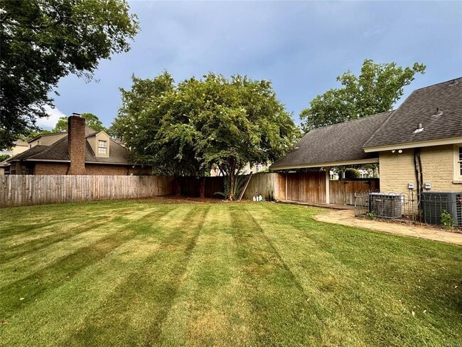 Building Photo - 2431 Midfield Dr
