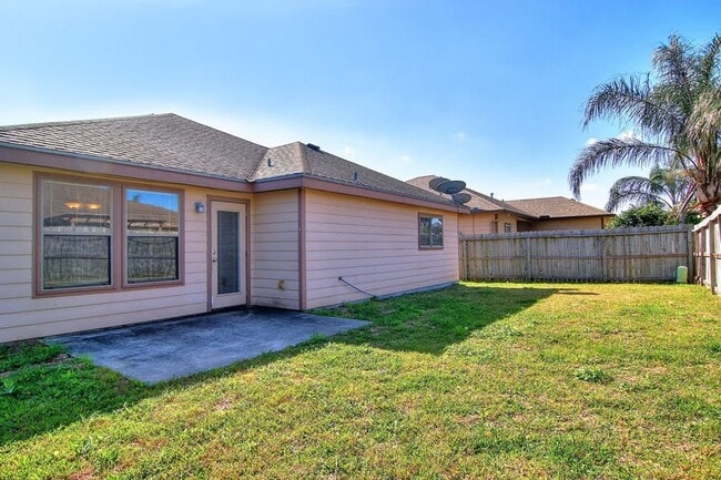 Building Photo - 6824 Fox Tail Dr