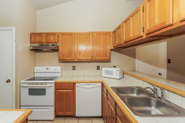 Building Photo - "Charming 3-Bedroom San Antonio Home with Cozy Fireplaces & Ample Storage!"