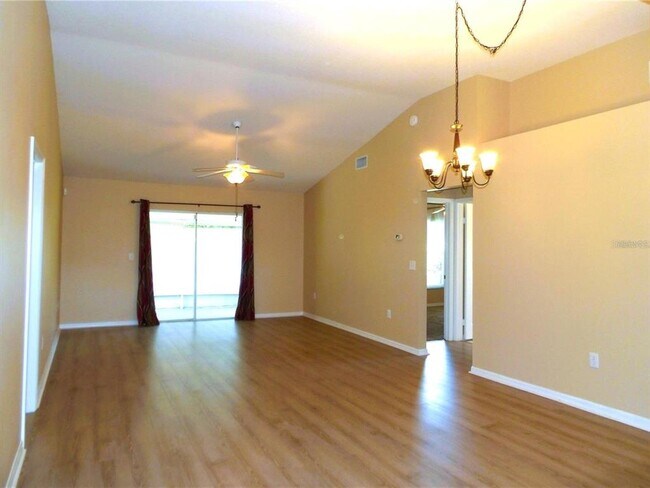 Building Photo - 1802 Durkee Pl