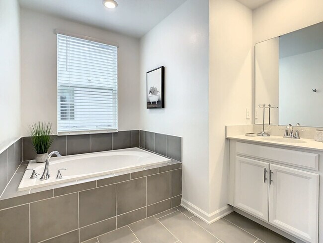 Building Photo - 8883 Cabot Cliffs Dr