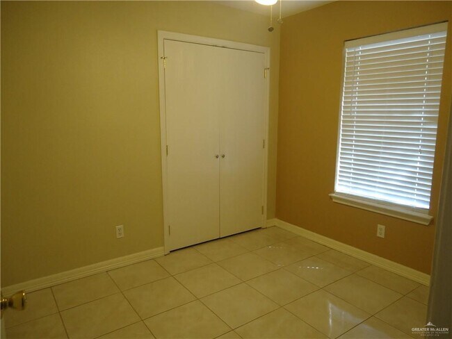 Building Photo - 17 Grayson Ave