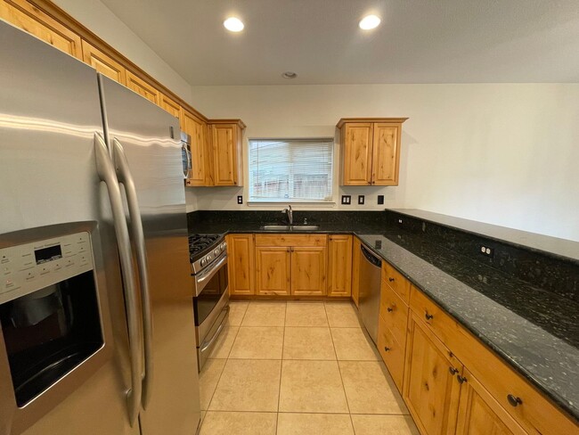 Building Photo - 3 Bedroom / 3 Bathroom in North Reno Near UNR